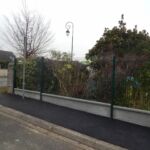 Clôture treillis soudé avec dalle de soubassement